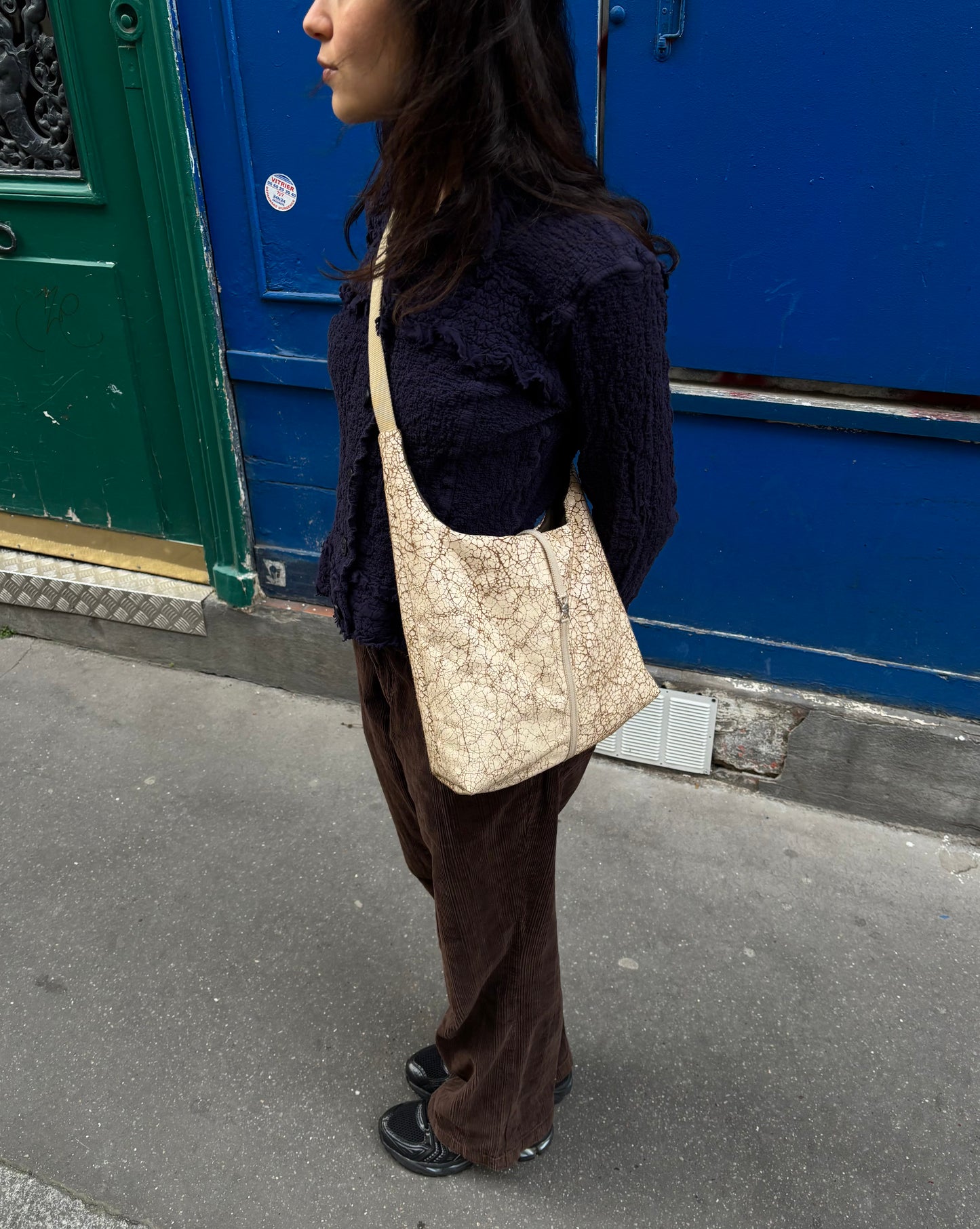 Cuir peint blanc craquelé