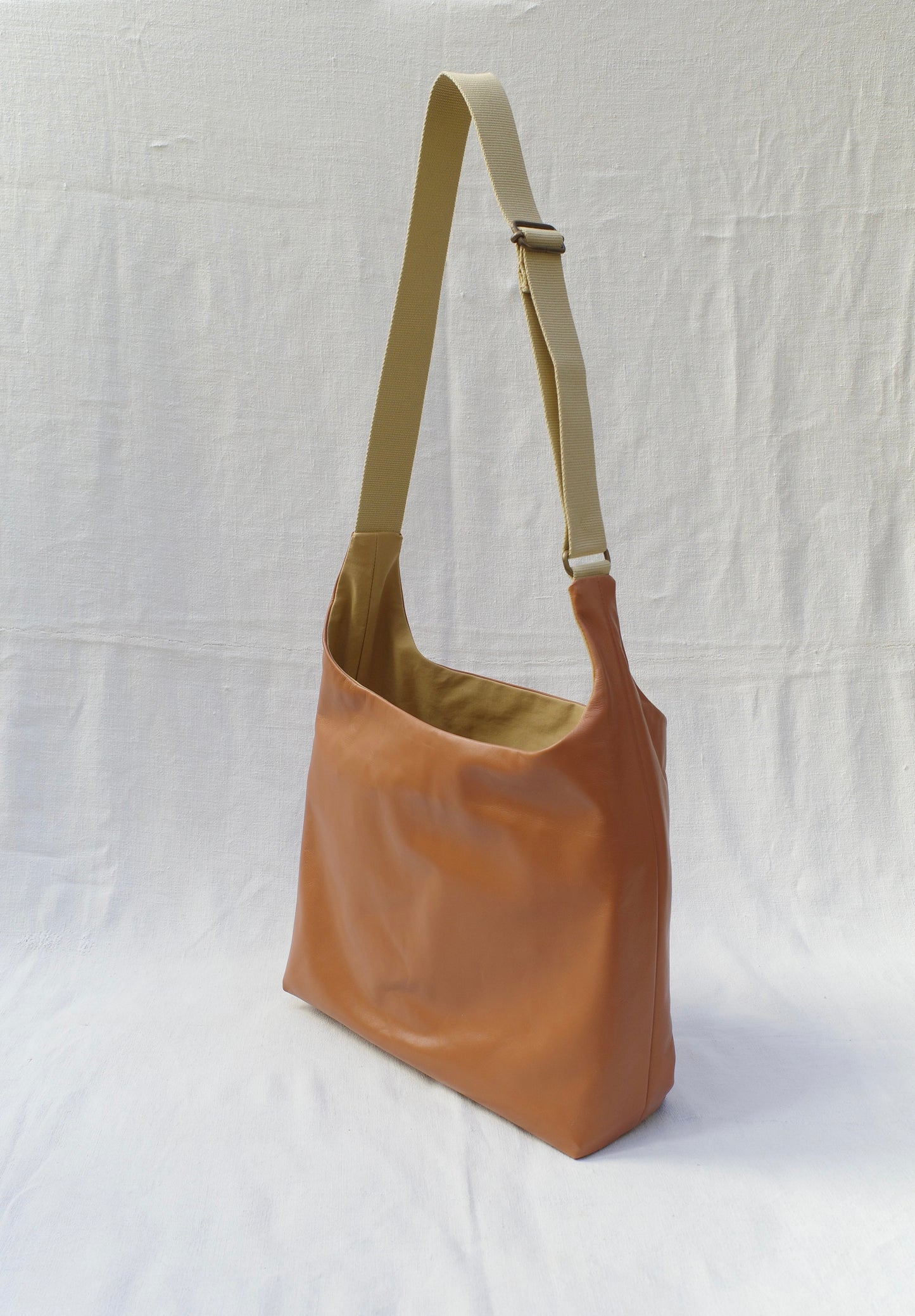 Cuir d'agneau glossy beige