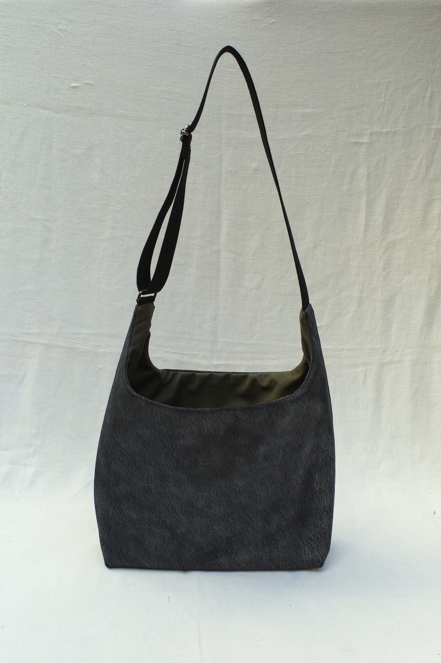 Cuir noir chromé