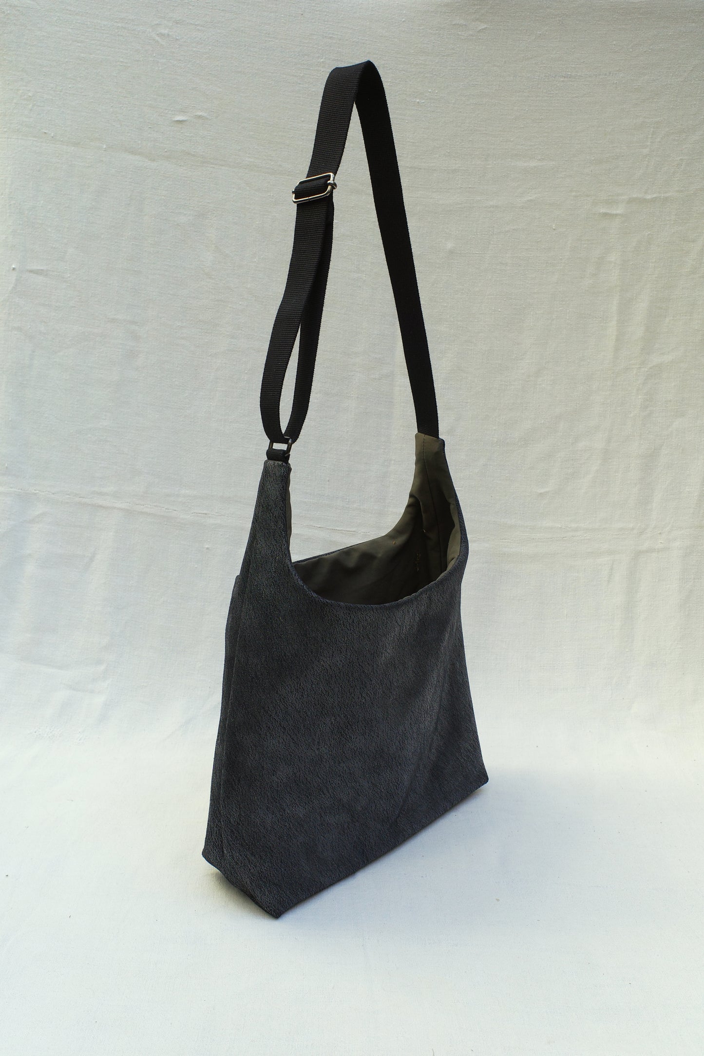 Cuir noir chromé